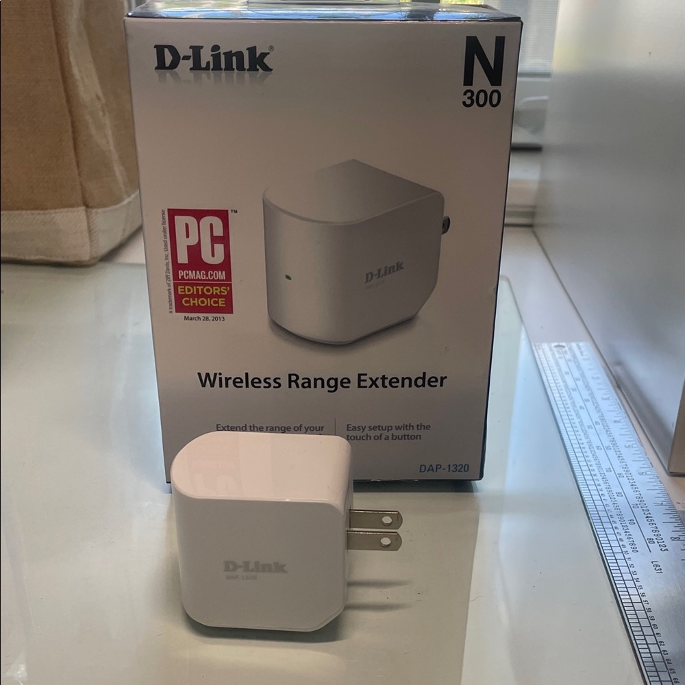 D-Link N300 Wireless Range Extender - Gray and White